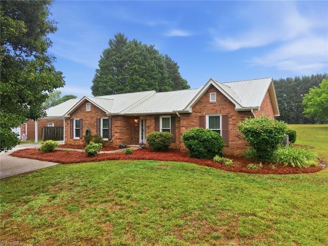 5200 Robin Lane, Randleman, NC 27317