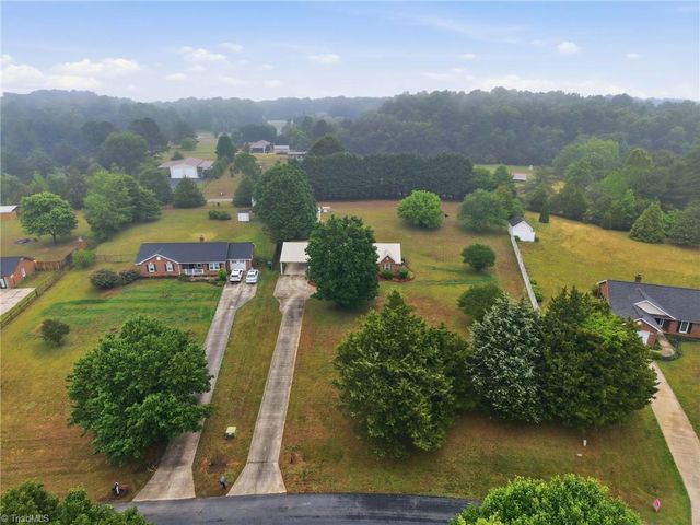 5200 Robin Lane, Randleman, NC 27317