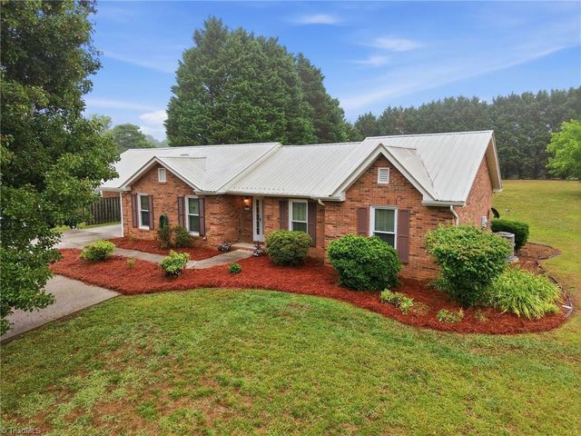 5200 Robin Lane, Randleman, NC 27317