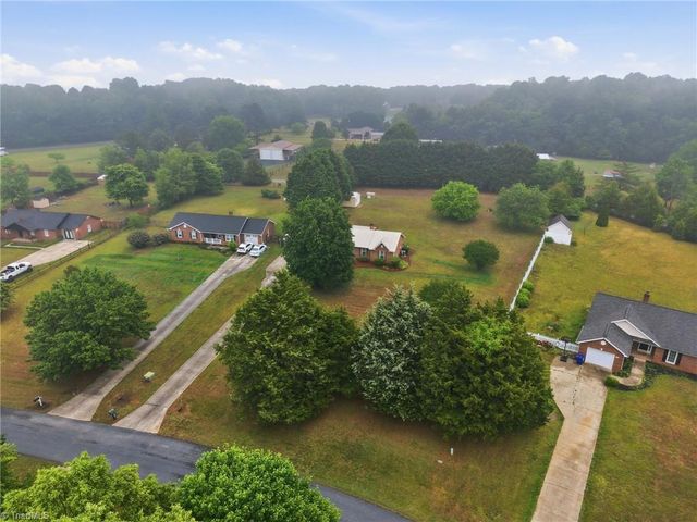 5200 Robin Lane, Randleman, NC 27317