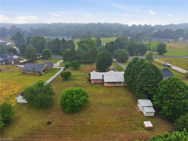 5200 Robin Lane, Randleman, NC 27317