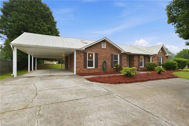 5200 Robin Lane, Randleman, NC 27317
