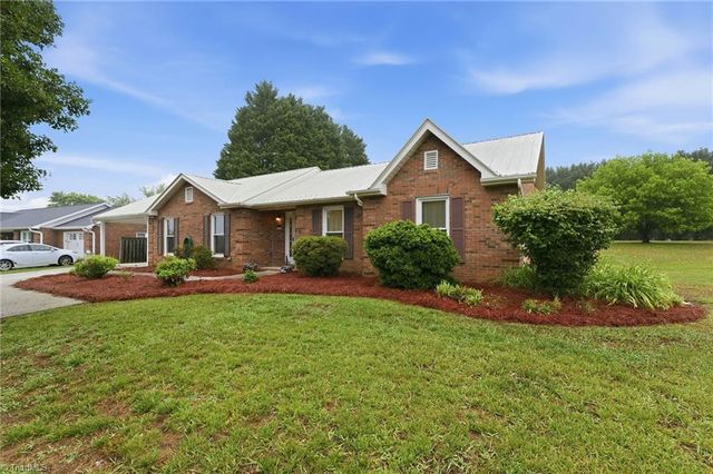 5200 Robin Lane, Randleman, NC 27317