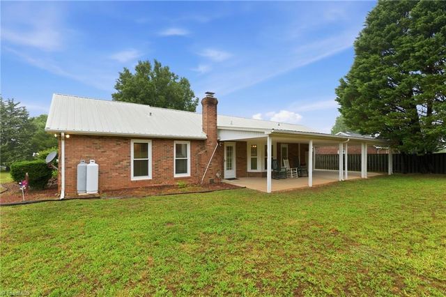 5200 Robin Lane, Randleman, NC 27317