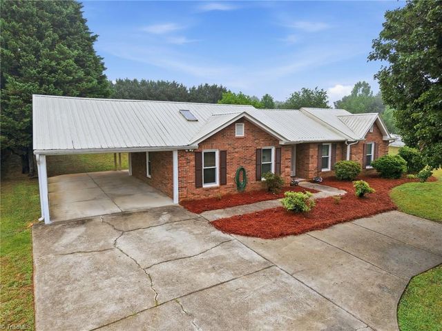 5200 Robin Lane, Randleman, NC 27317