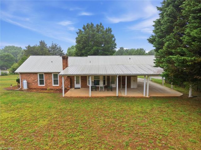 5200 Robin Lane, Randleman, NC 27317