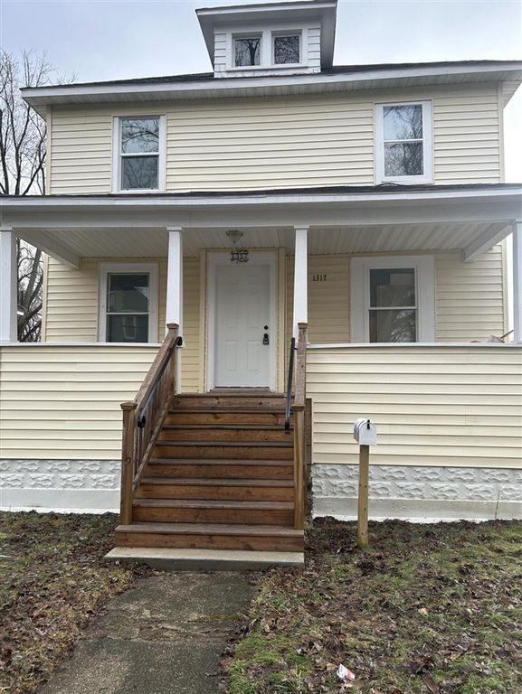 1317 John Street, Kalamazoo, MI 49001