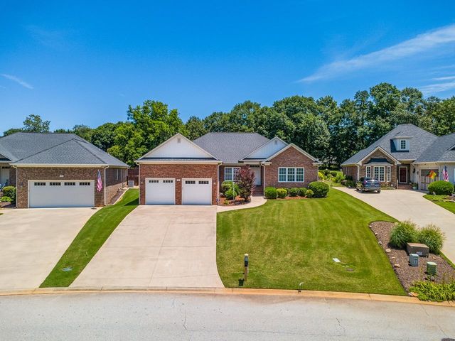 821 E Golden View Lane, Boiling Springs, SC 29316