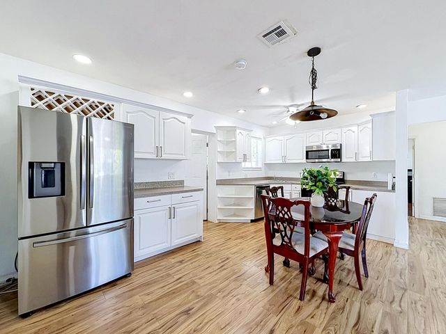 2000 NE 62nd Street, Fort Lauderdale, FL 33308