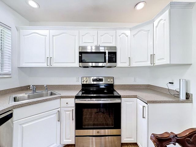 2000 NE 62nd Street, Fort Lauderdale, FL 33308