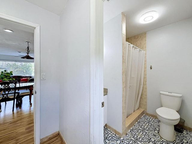 2000 NE 62nd Street, Fort Lauderdale, FL 33308