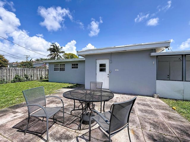 2000 NE 62nd Street, Fort Lauderdale, FL 33308