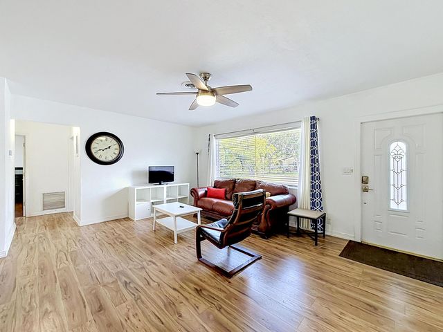2000 NE 62nd Street, Fort Lauderdale, FL 33308