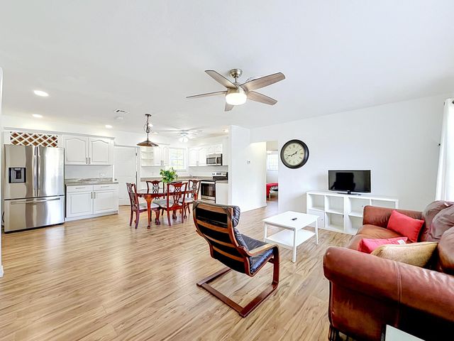 2000 NE 62nd Street, Fort Lauderdale, FL 33308