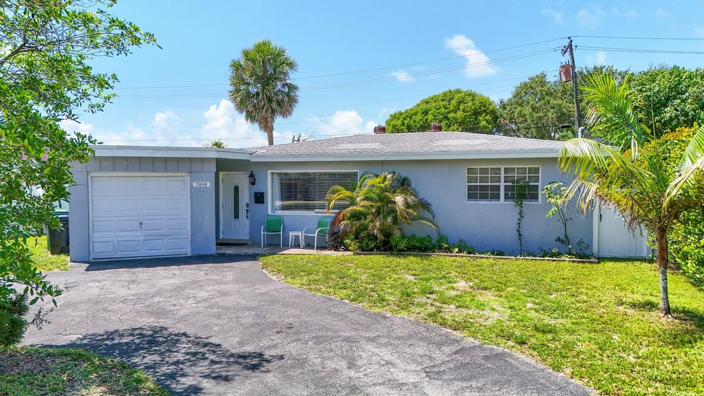2000 NE 62nd Street, Fort Lauderdale, FL 33308