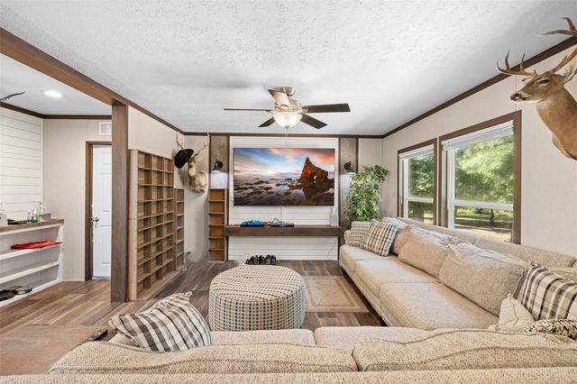 1047 Jim Bob Lane, New Ulm, TX 78950