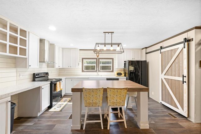 1047 Jim Bob Lane, New Ulm, TX 78950