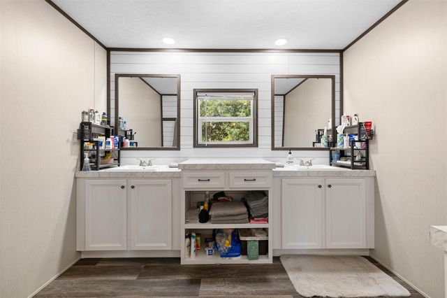 1047 Jim Bob Lane, New Ulm, TX 78950