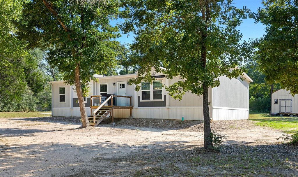 1047 Jim Bob Lane, New Ulm, TX 78950