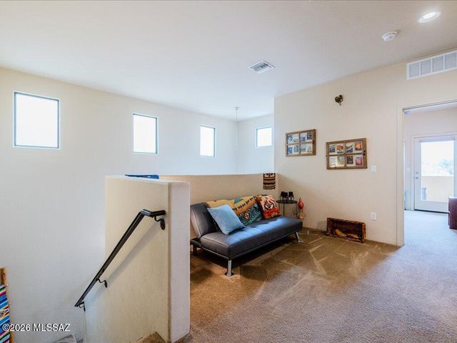 191 E Calderwood Road, Tucson, AZ 85704