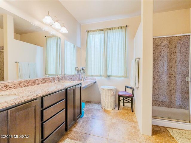 191 E Calderwood Road, Tucson, AZ 85704