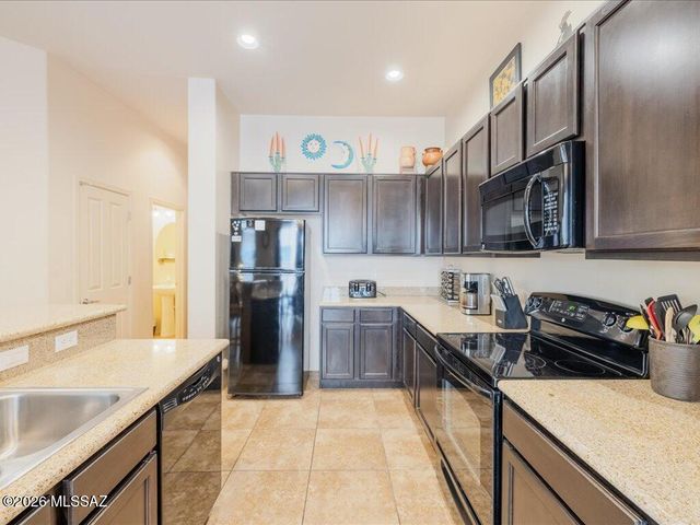 191 E Calderwood Road, Tucson, AZ 85704