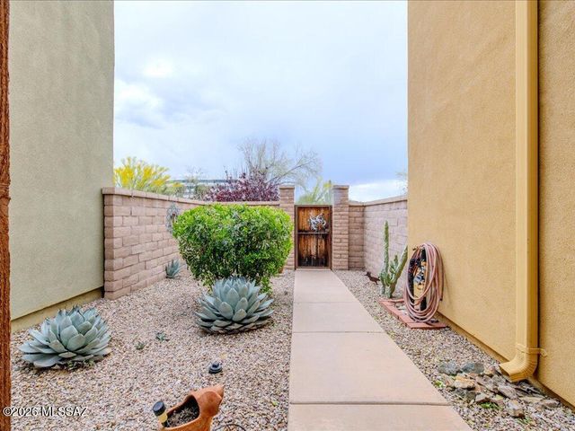191 E Calderwood Road, Tucson, AZ 85704