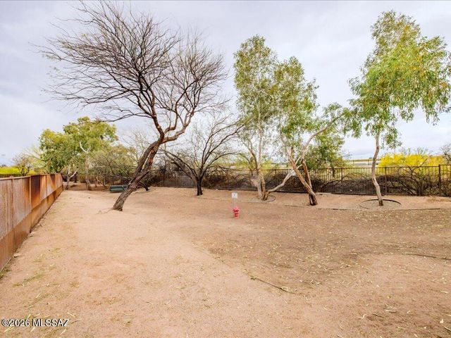 191 E Calderwood Road, Tucson, AZ 85704