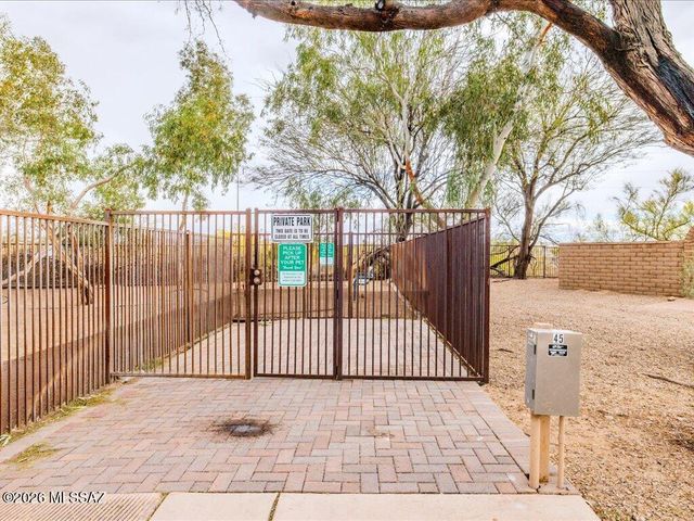 191 E Calderwood Road, Tucson, AZ 85704