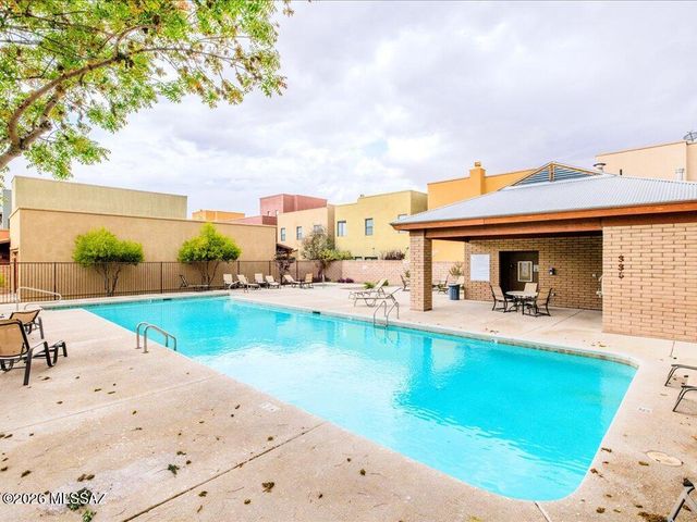 191 E Calderwood Road, Tucson, AZ 85704