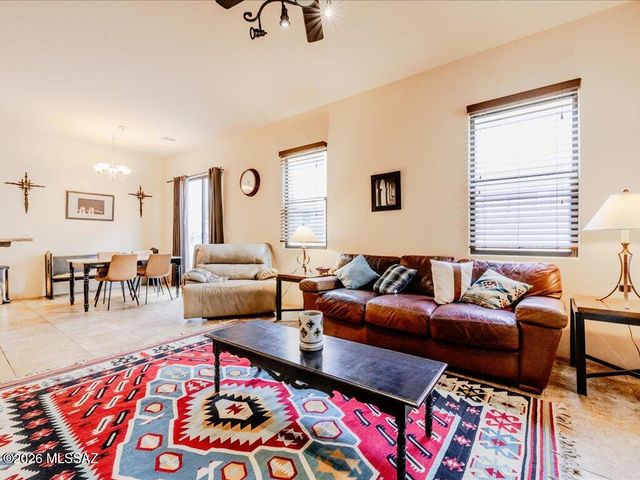 191 E Calderwood Road, Tucson, AZ 85704