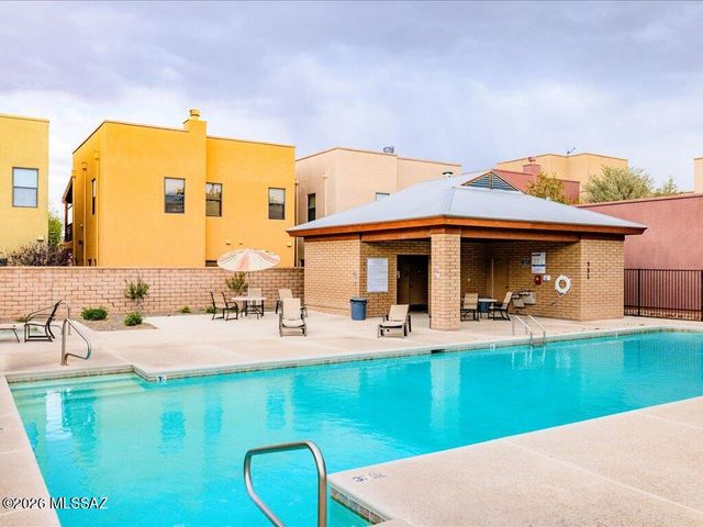 191 E Calderwood Road, Tucson, AZ 85704