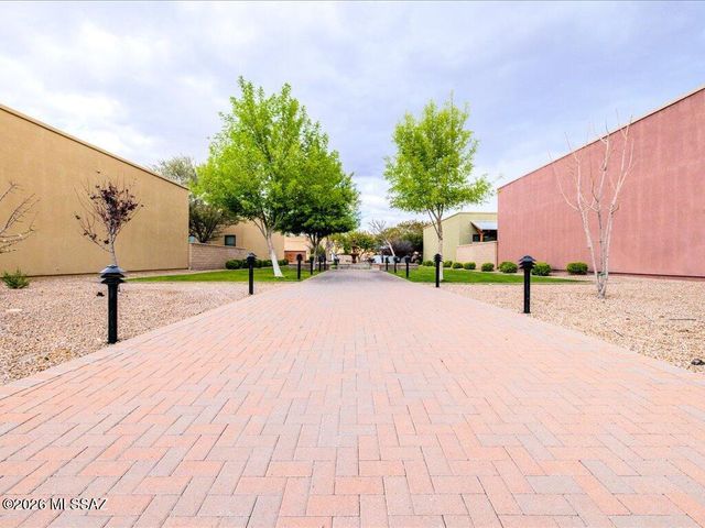 191 E Calderwood Road, Tucson, AZ 85704