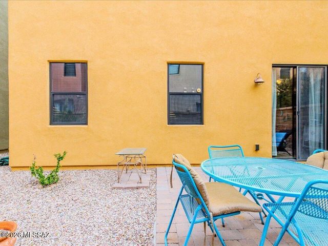 191 E Calderwood Road, Tucson, AZ 85704