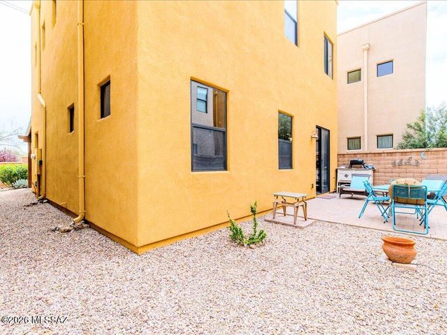 191 E Calderwood Road, Tucson, AZ 85704