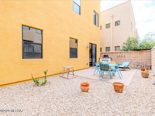 191 E Calderwood Road, Tucson, AZ 85704
