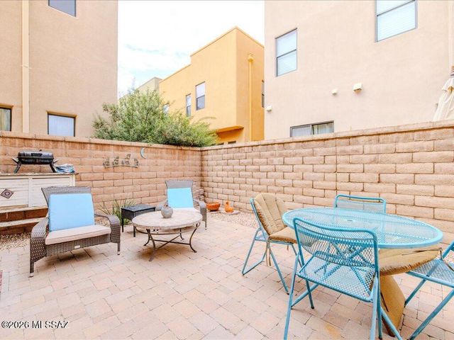 191 E Calderwood Road, Tucson, AZ 85704