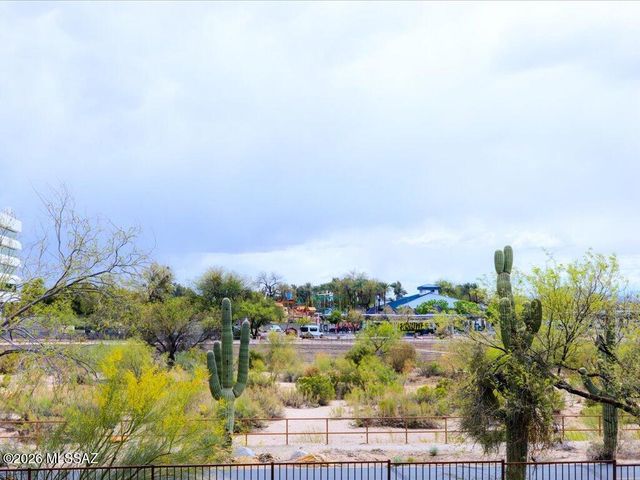 191 E Calderwood Road, Tucson, AZ 85704