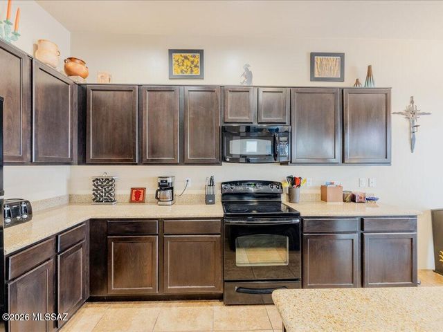 191 E Calderwood Road, Tucson, AZ 85704