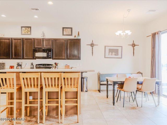 191 E Calderwood Road, Tucson, AZ 85704