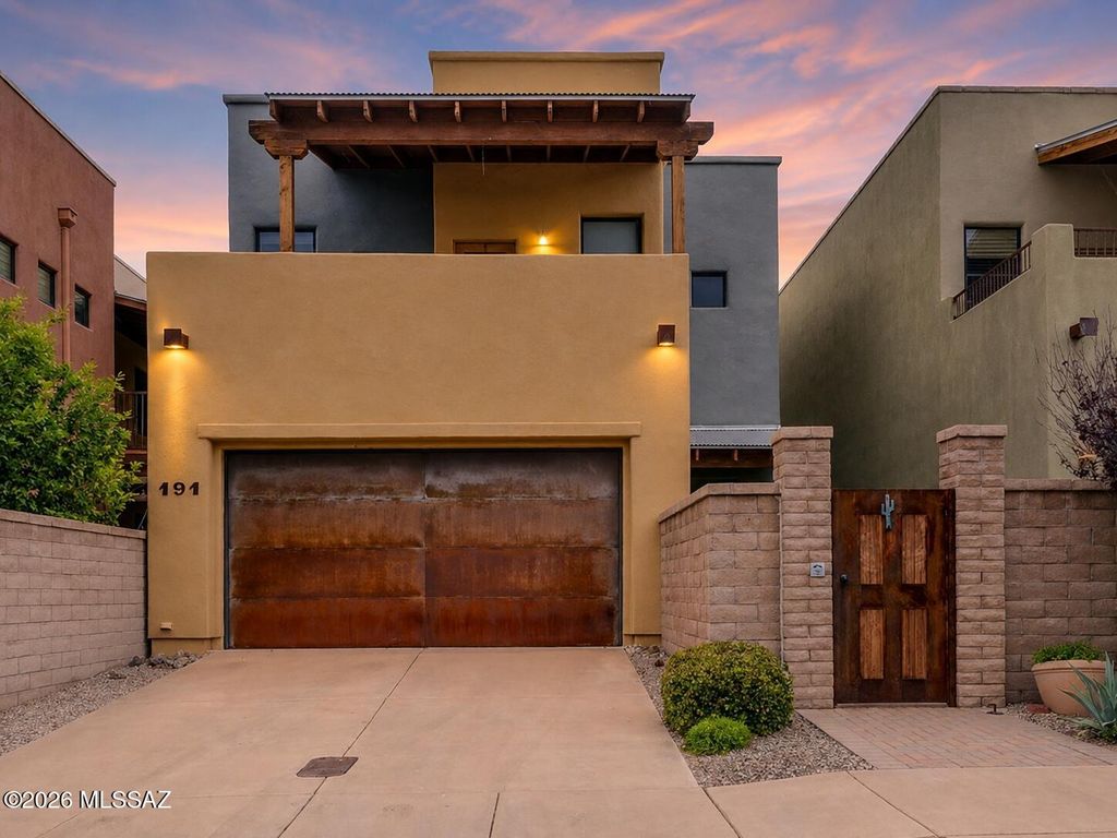 191 E Calderwood Road, Tucson, AZ 85704