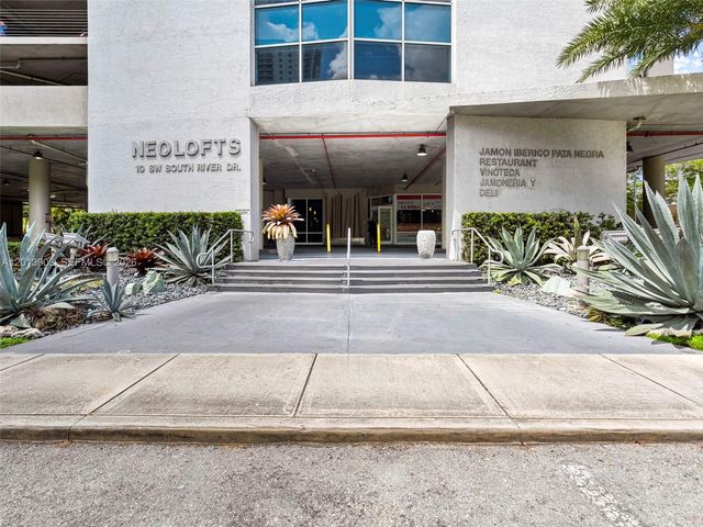 10 SW South River Dr 1506, Miami, FL 33130