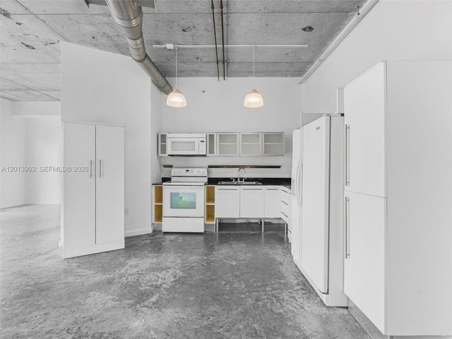 10 SW South River Dr 1506, Miami, FL 33130