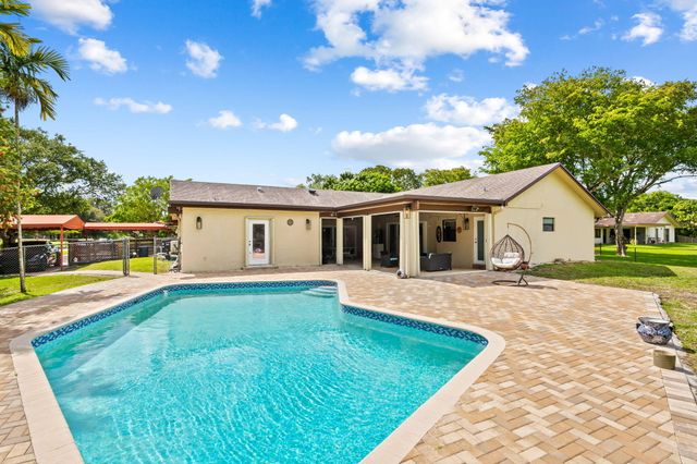 5500 SW 111th Terrace, Davie, FL 33328