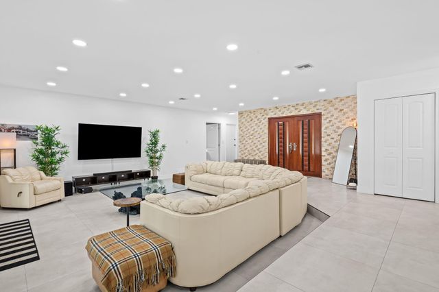 5500 SW 111th Terrace, Davie, FL 33328