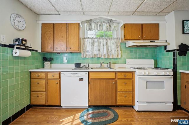 884 Helen Street, Teaneck, NJ 07666