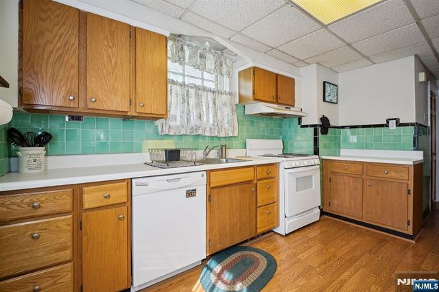 884 Helen Street, Teaneck, NJ 07666