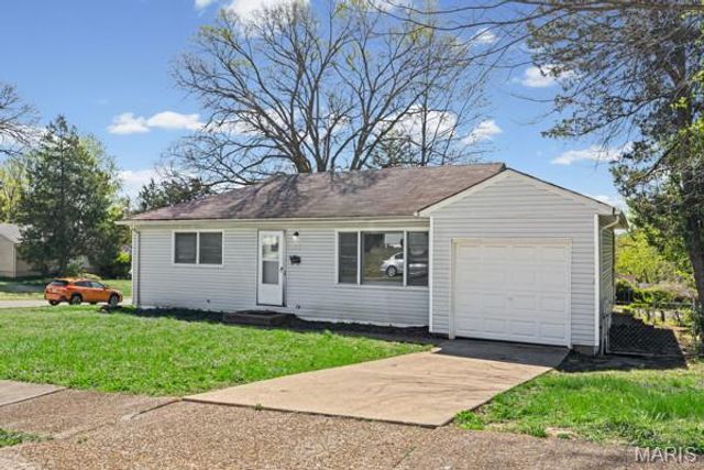 914 Highmont Drive, Ferguson, MO 63135