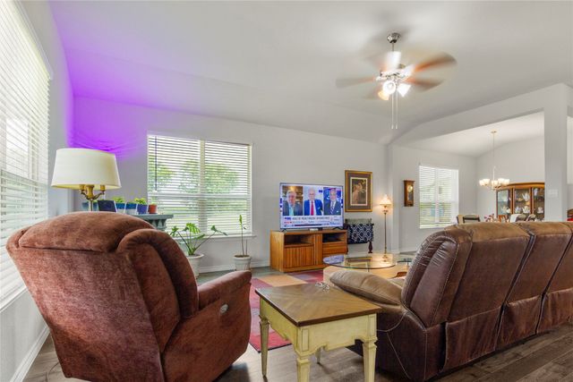 9805 Bridlewood Lane, Waco, TX 76708
