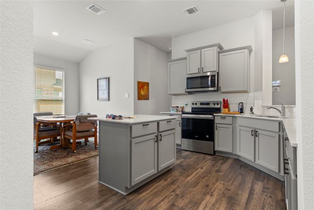 9805 Bridlewood Lane, Waco, TX 76708